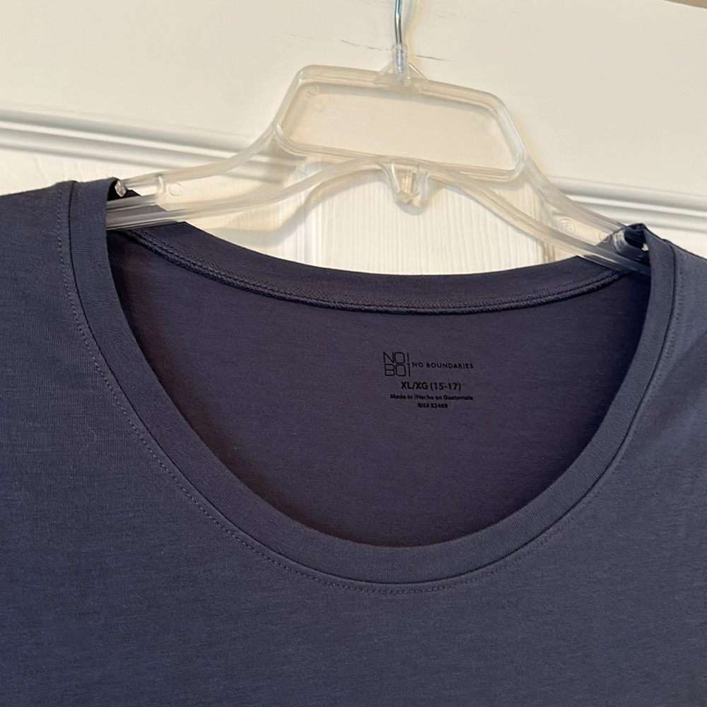 No Boundaries purple grayish T-shirt - Picture 2 of 2